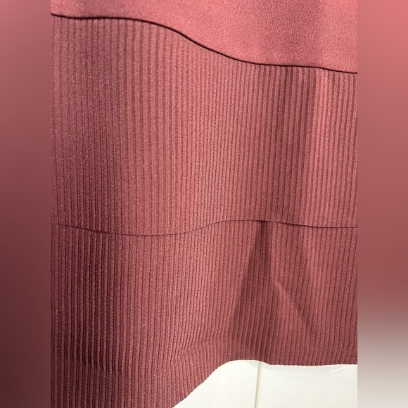 D20.18 Ann Taylor Tiered Knit Shell Tank Blouse Burgundy Size M - Picture 5 of 7